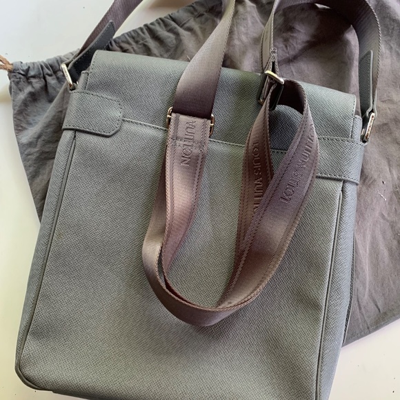 Louis Vuitton - Picture 5 of 5